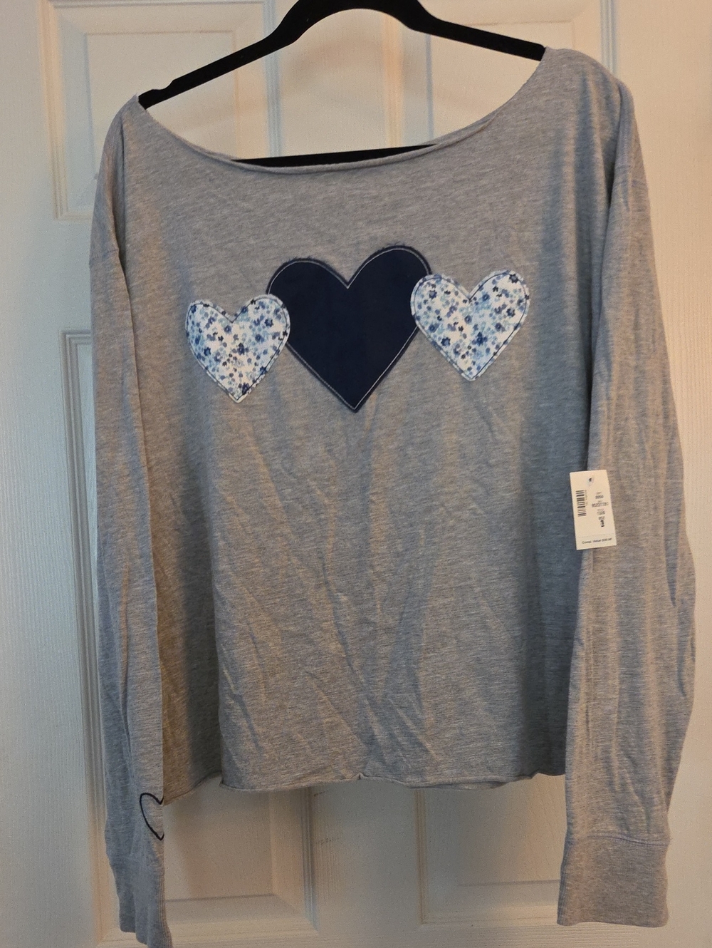 Aeropostale Gray Long-Sleeve Tee with Navy and Floral Hearts